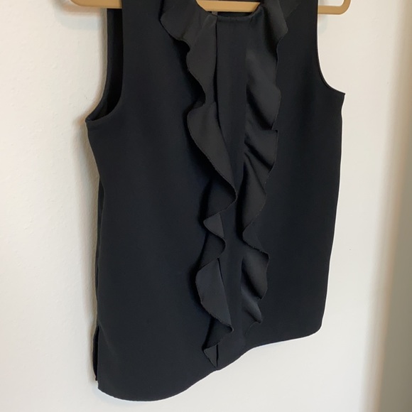 Sleeveless Ruffe Blouse - Picture 3 of 4